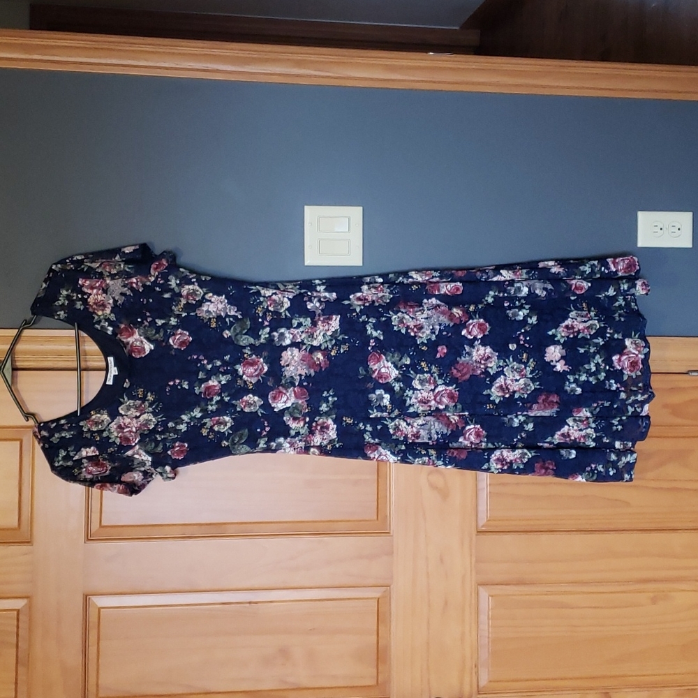 Northstyle navy blue floral lace midi dress.